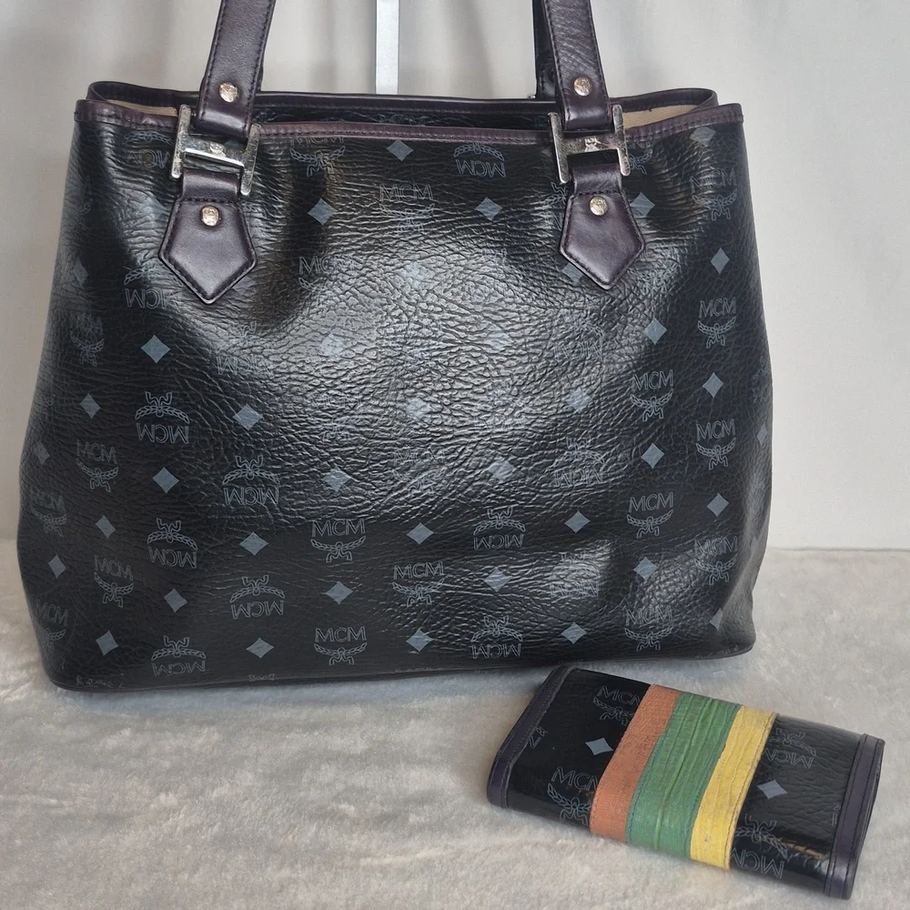 MCM Princess Lion Leather Tote Bag & Wallet - Picture 6 of 17
